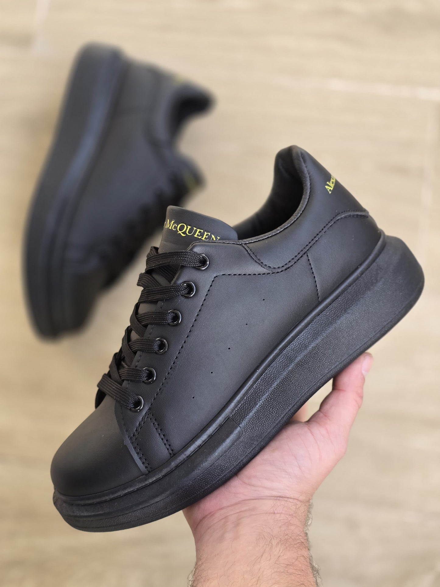ALEXANDER MCQUEEN NEGRA