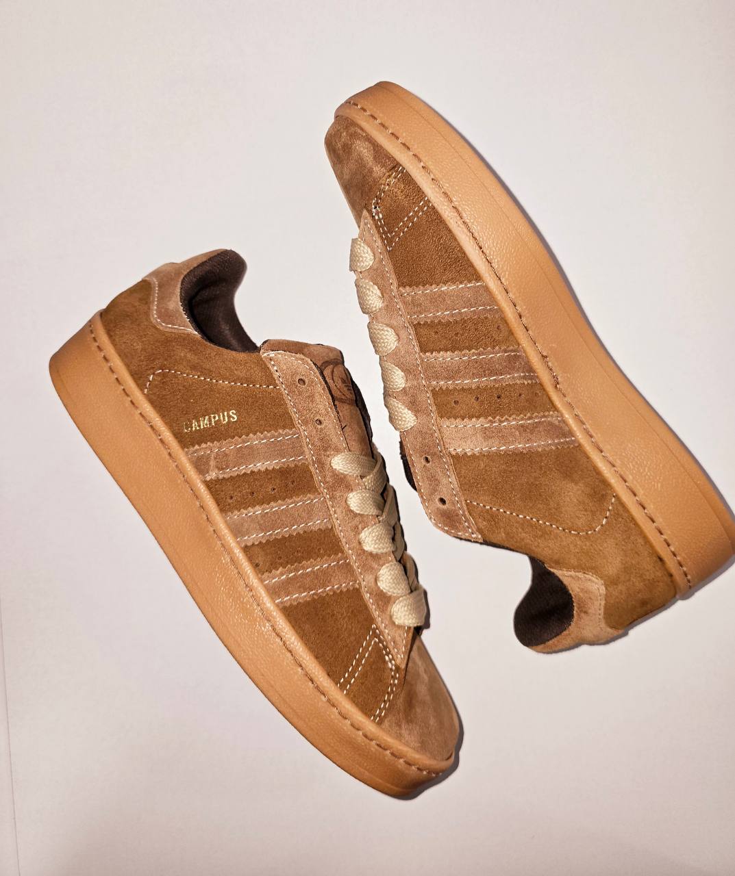 ADIDAS CAMPUS marrones logo dorado