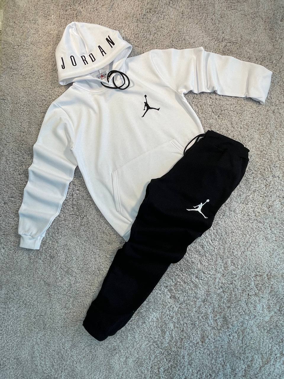 Chándal blanco Jordan logo negro