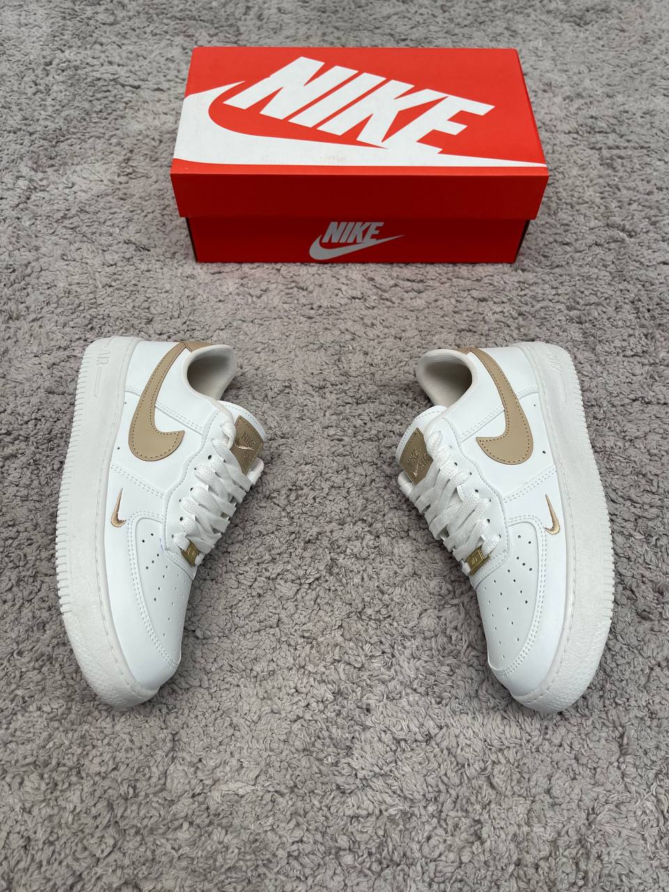 AIR FORCE 1 blancas logo marron