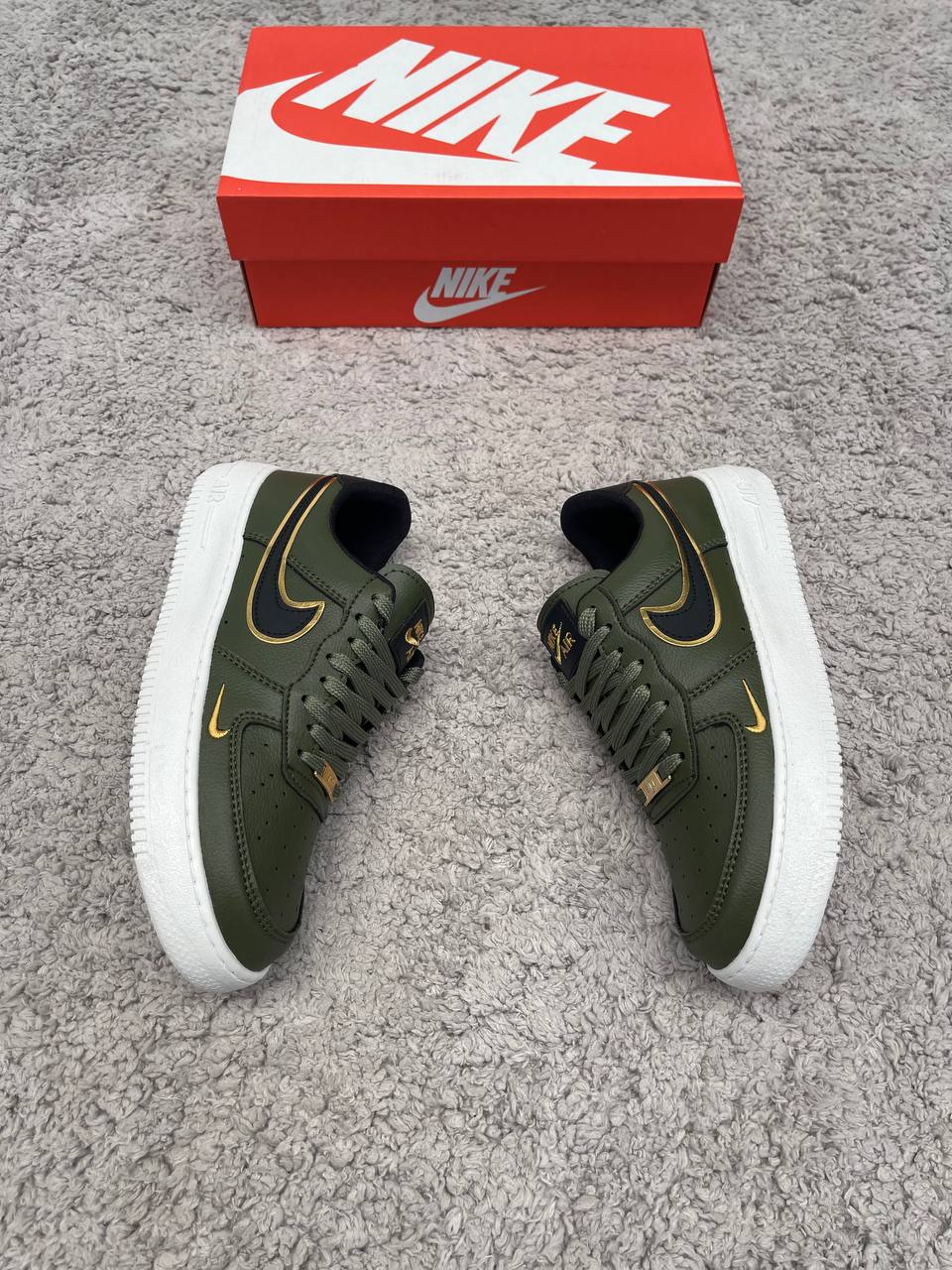 AIR FORCE 1 verde logo negro contorno dorado