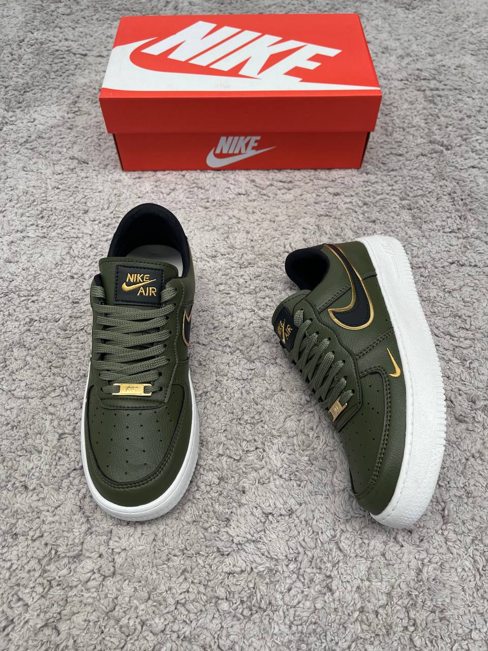 AIR FORCE 1 verde logo negro contorno dorado