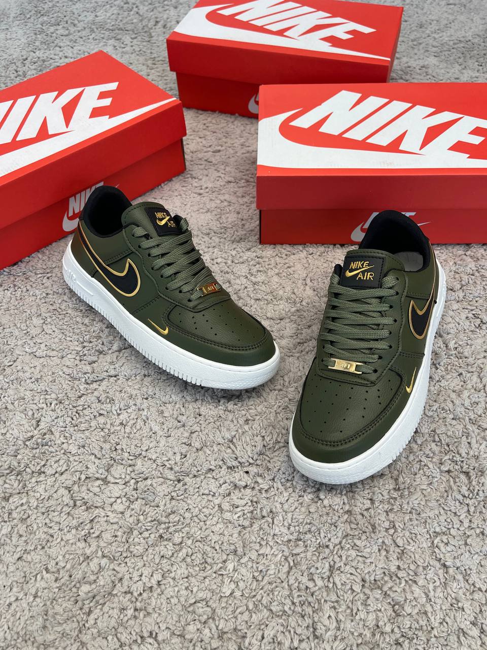AIR FORCE 1 verde logo negro contorno dorado