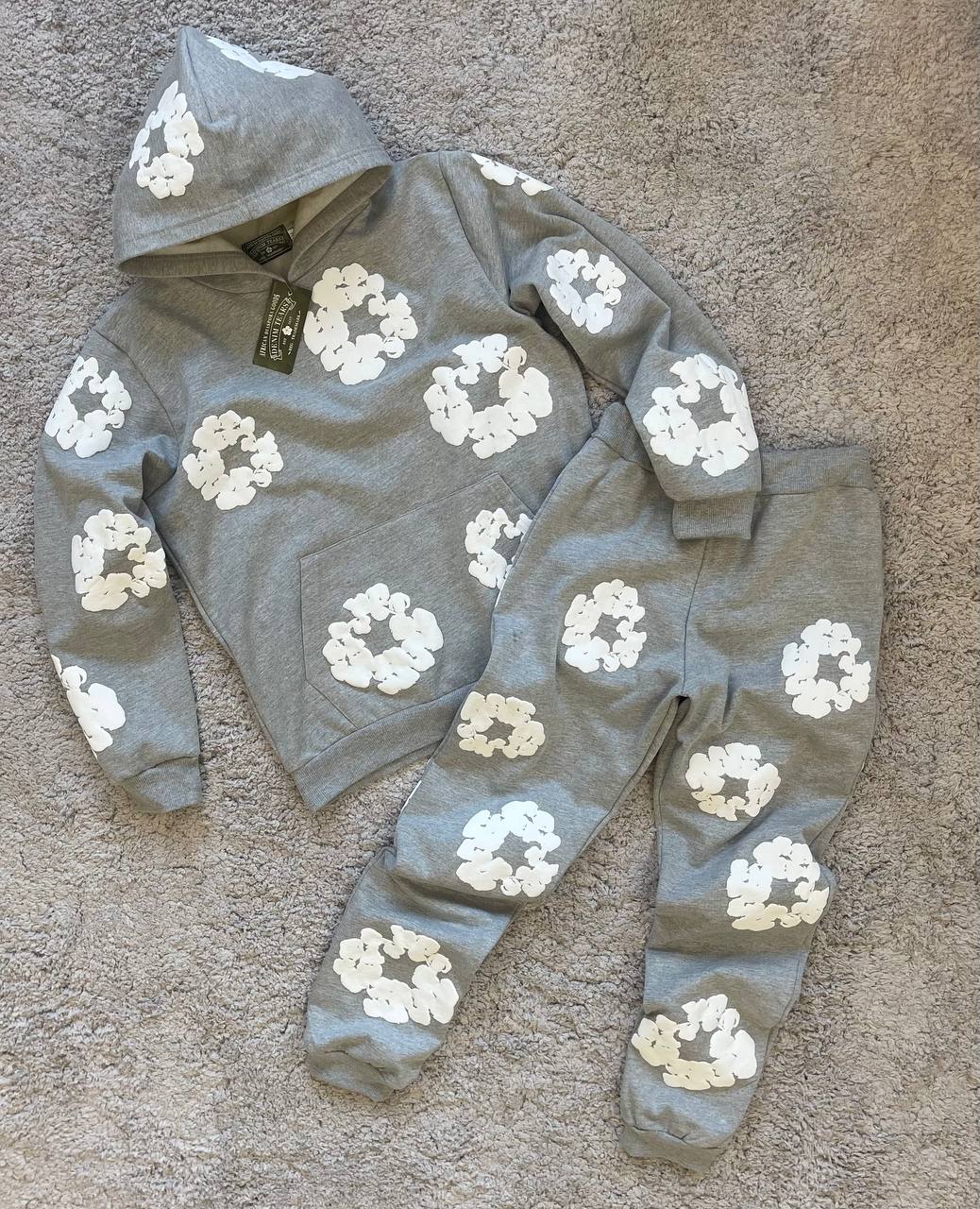 CHANDAL DENIM TEARS GRIS Y BLANCOS