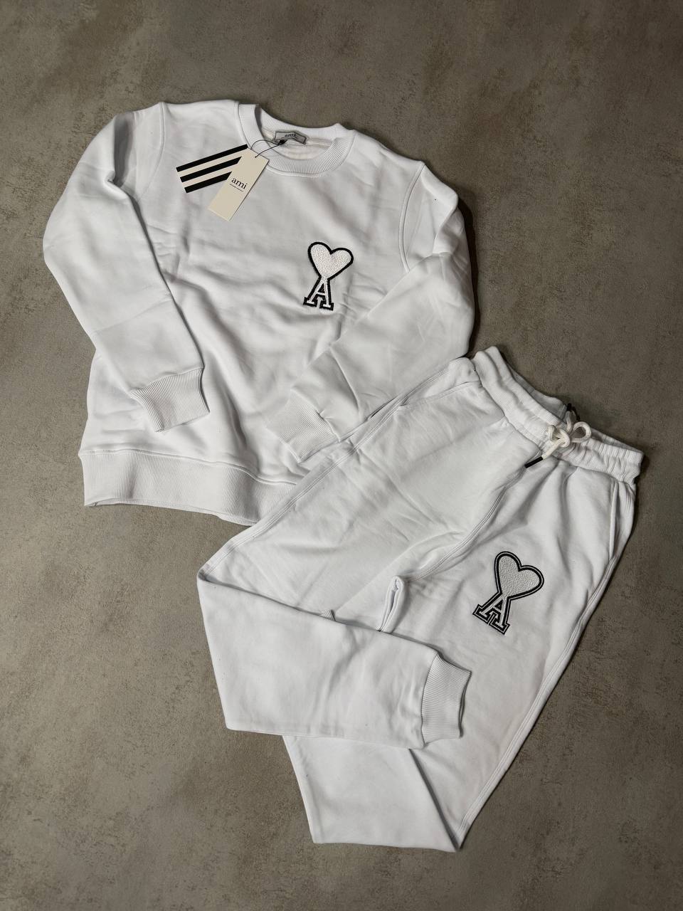 Chandal ami paris blanco logo blanco contorno negro