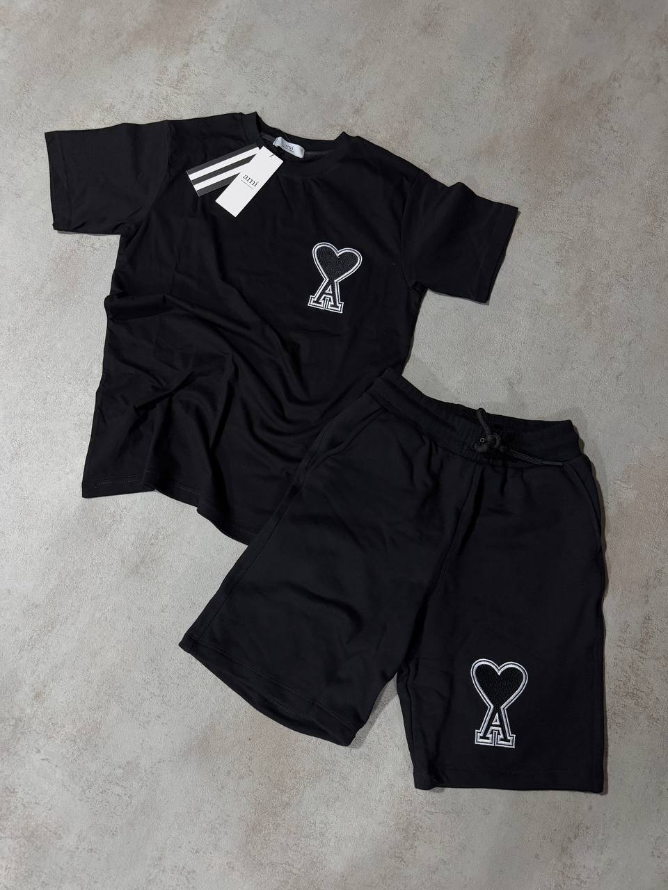 Conjunto ami paris negro logo negro contorno blanco