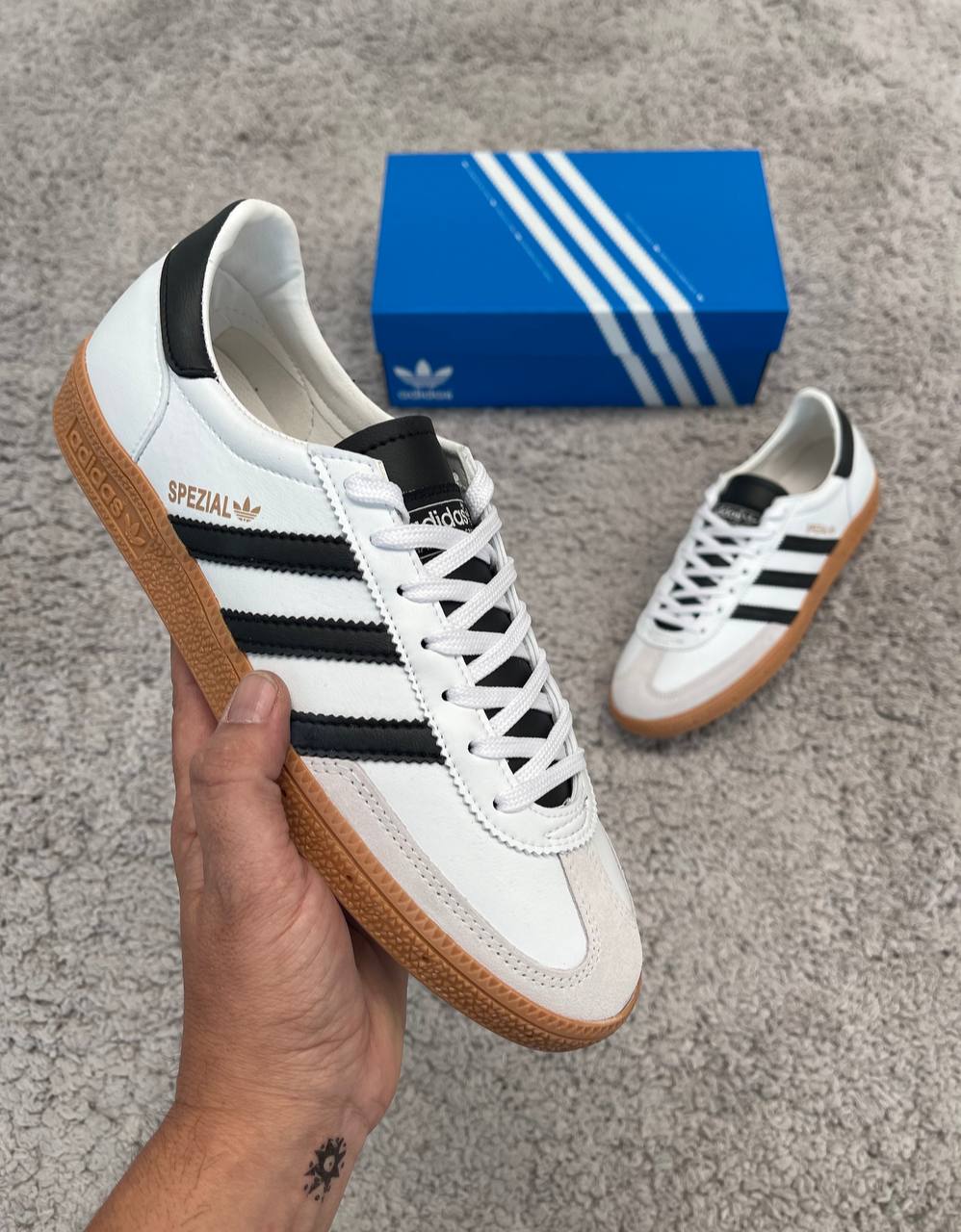 ADIDAS SPEZIAL BLANCA LÍNEA NEGRA