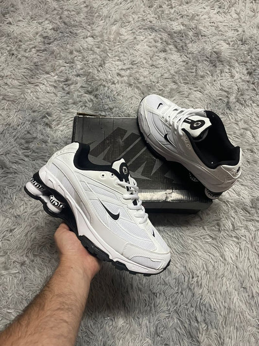 Shox R4 blancas y negras x Supreme