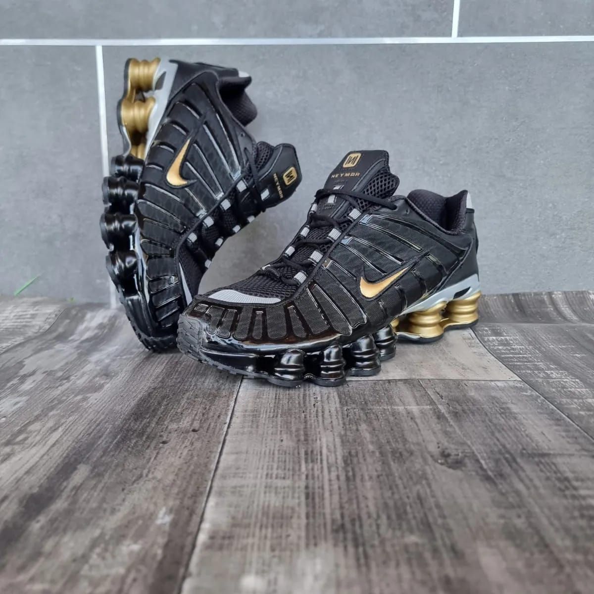 Shox negra oro
