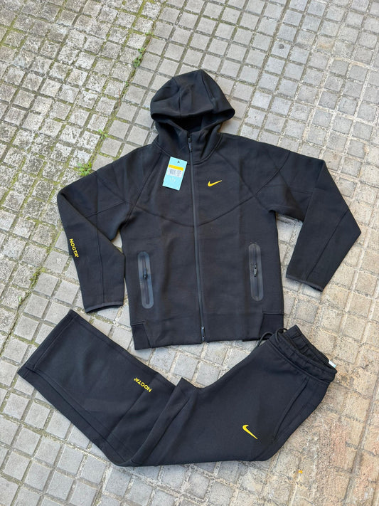 Chandal nocta negra logo amarillo