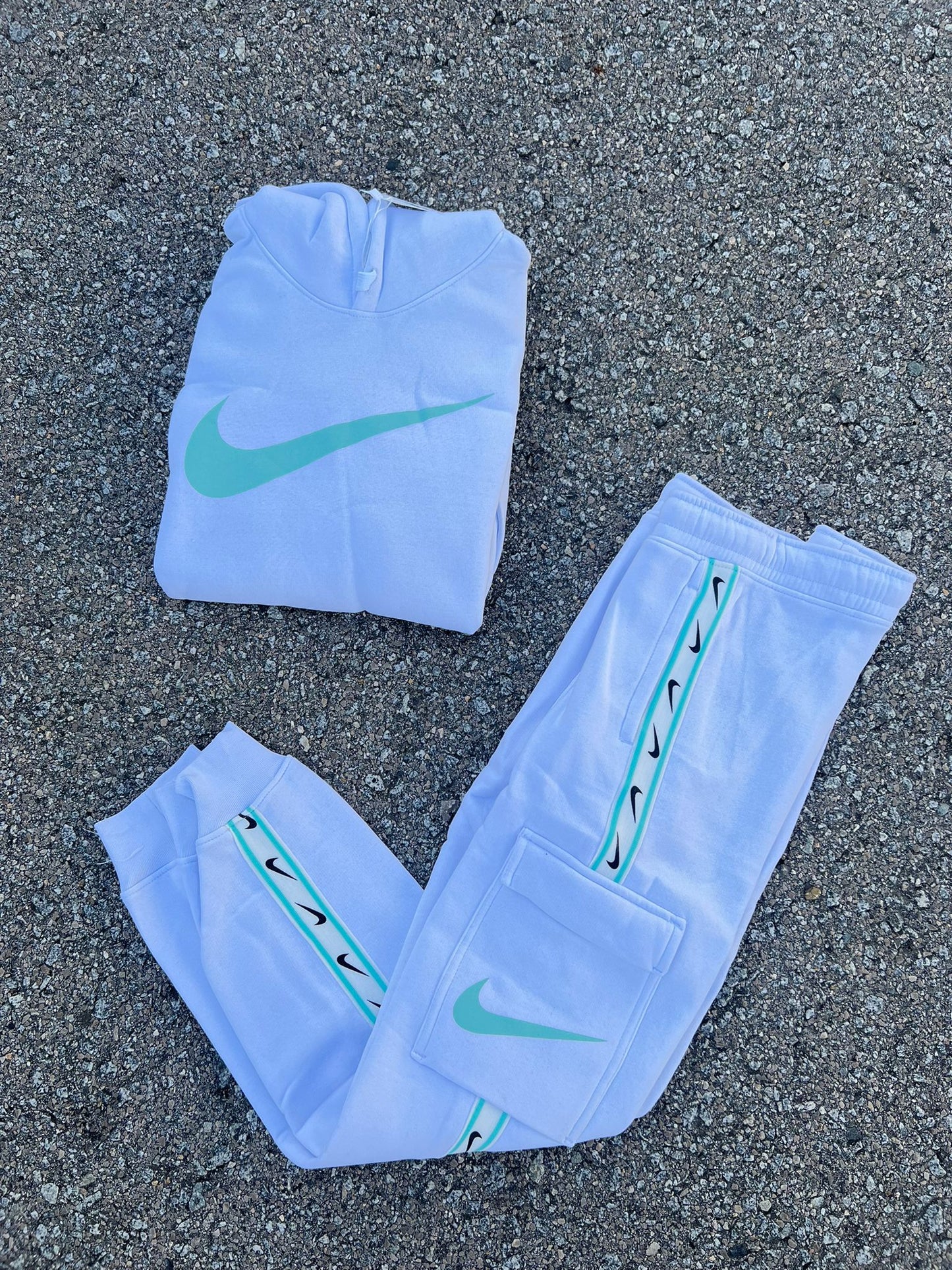 Chandal nike blanco logo azul claro linea celeste