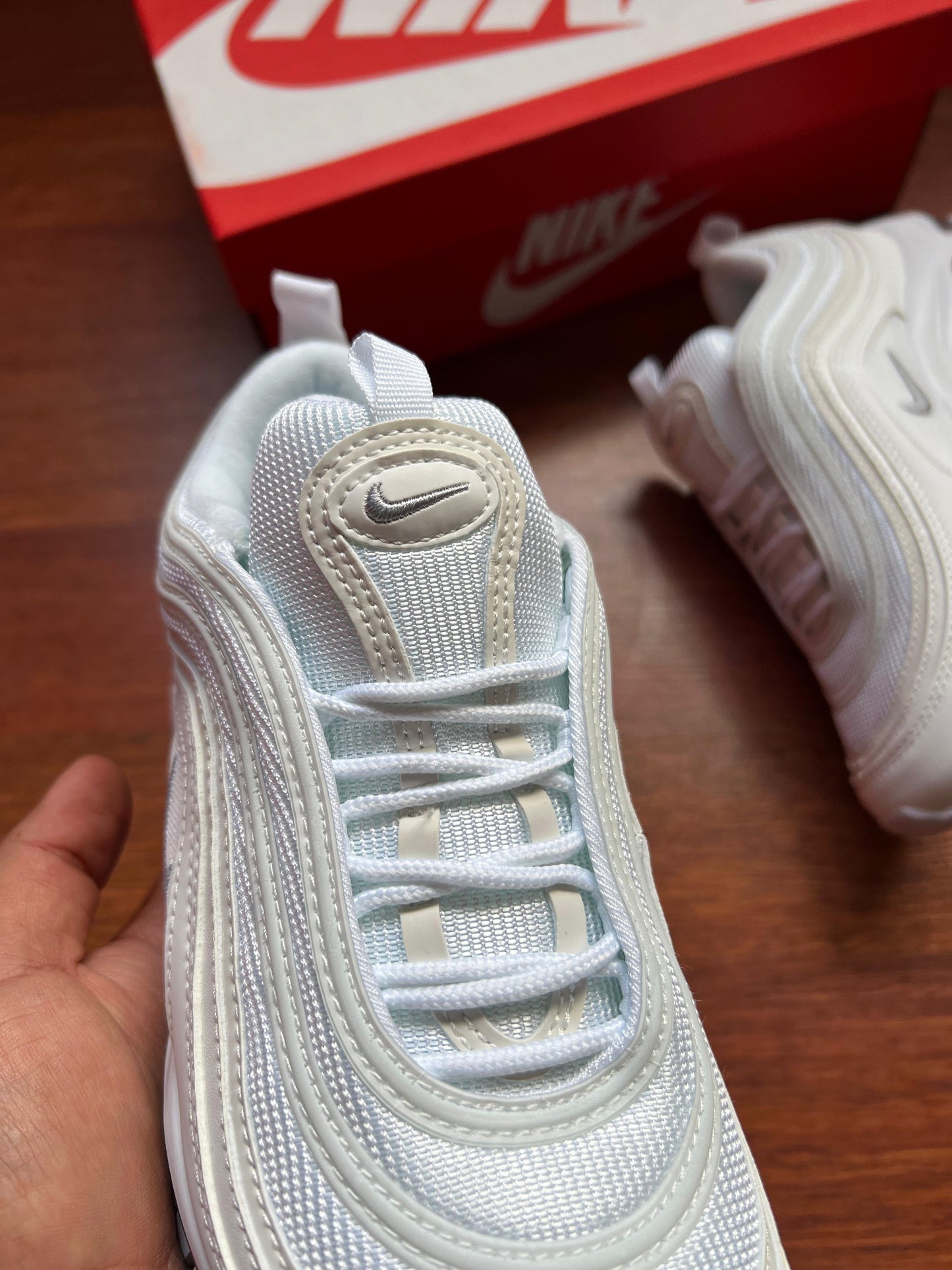 Air Max 97 blancas logo gris
