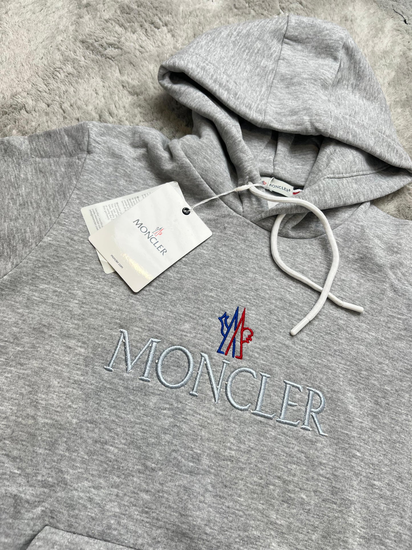 Chandal Moncler gris logo gris rojo y azul