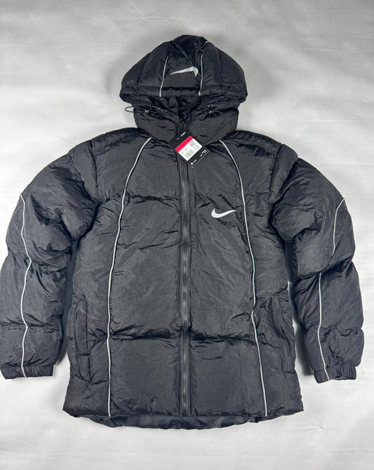 CHAQUETA NIKE NEGRA LOGO BLANCO