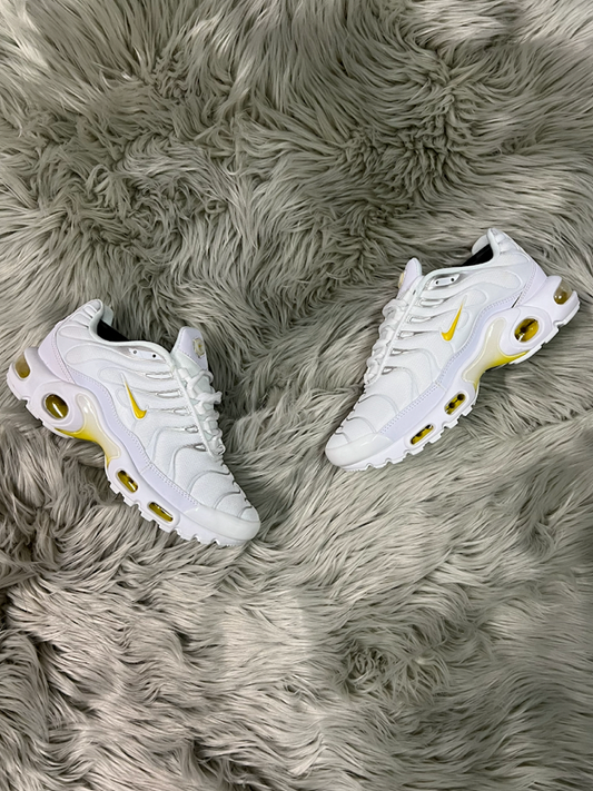 Nike TN blancas logo amarillo detalles amarillos