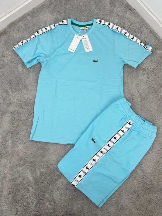 Conjunto corto lacoste azul claro logo verde lineas blancas