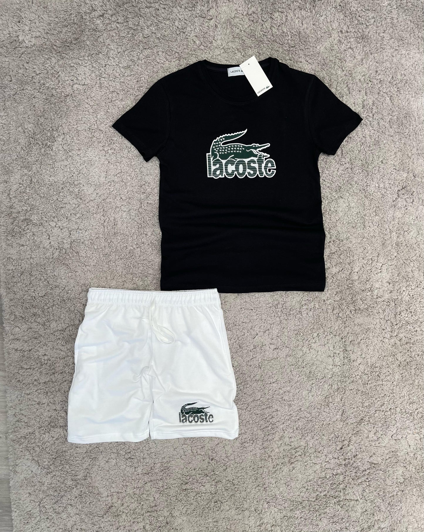 CONJUNTO LACOSTE negro pantalon blanco