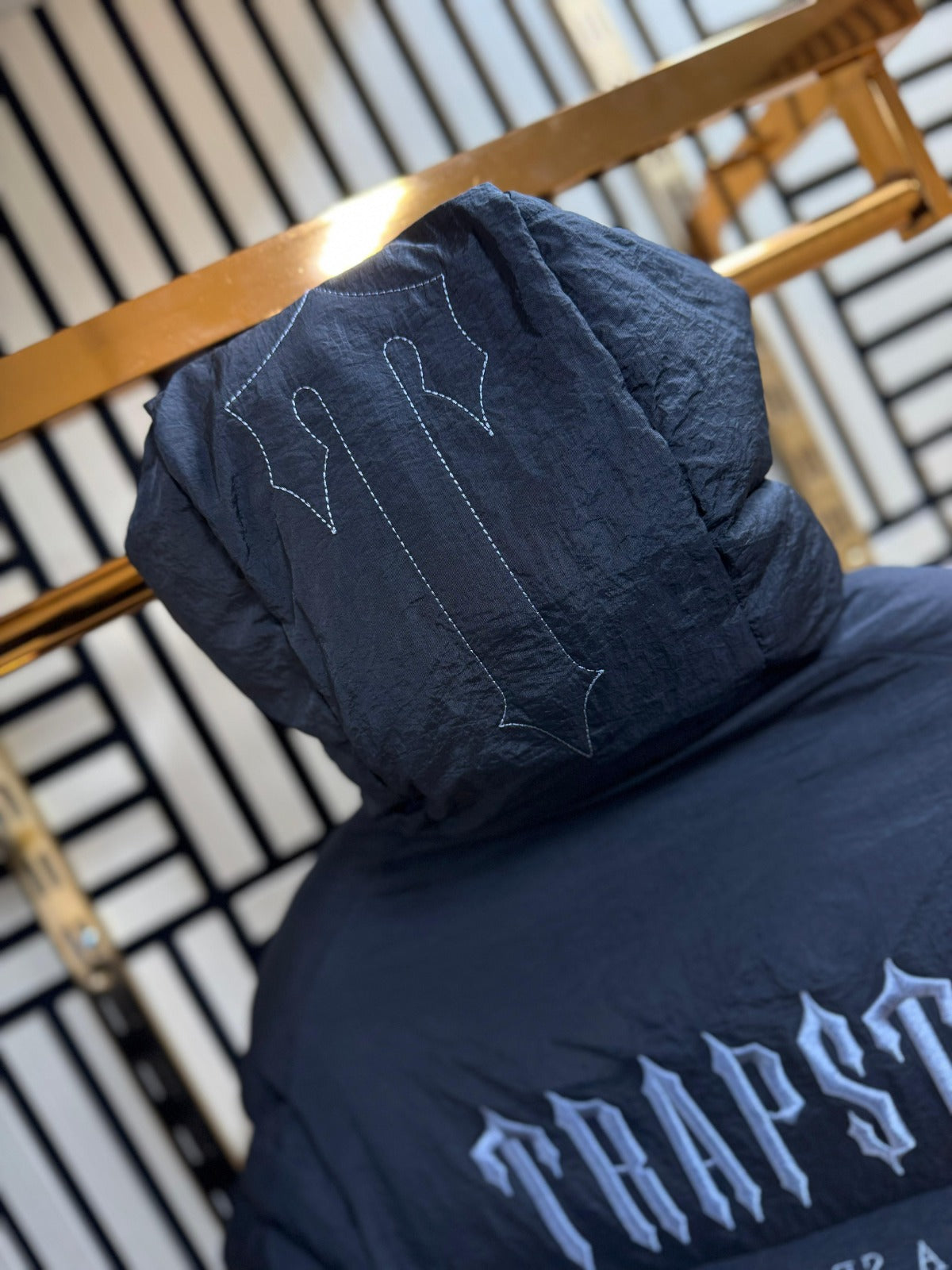 CHAQUETA TRAPSTAR negro logo blanco