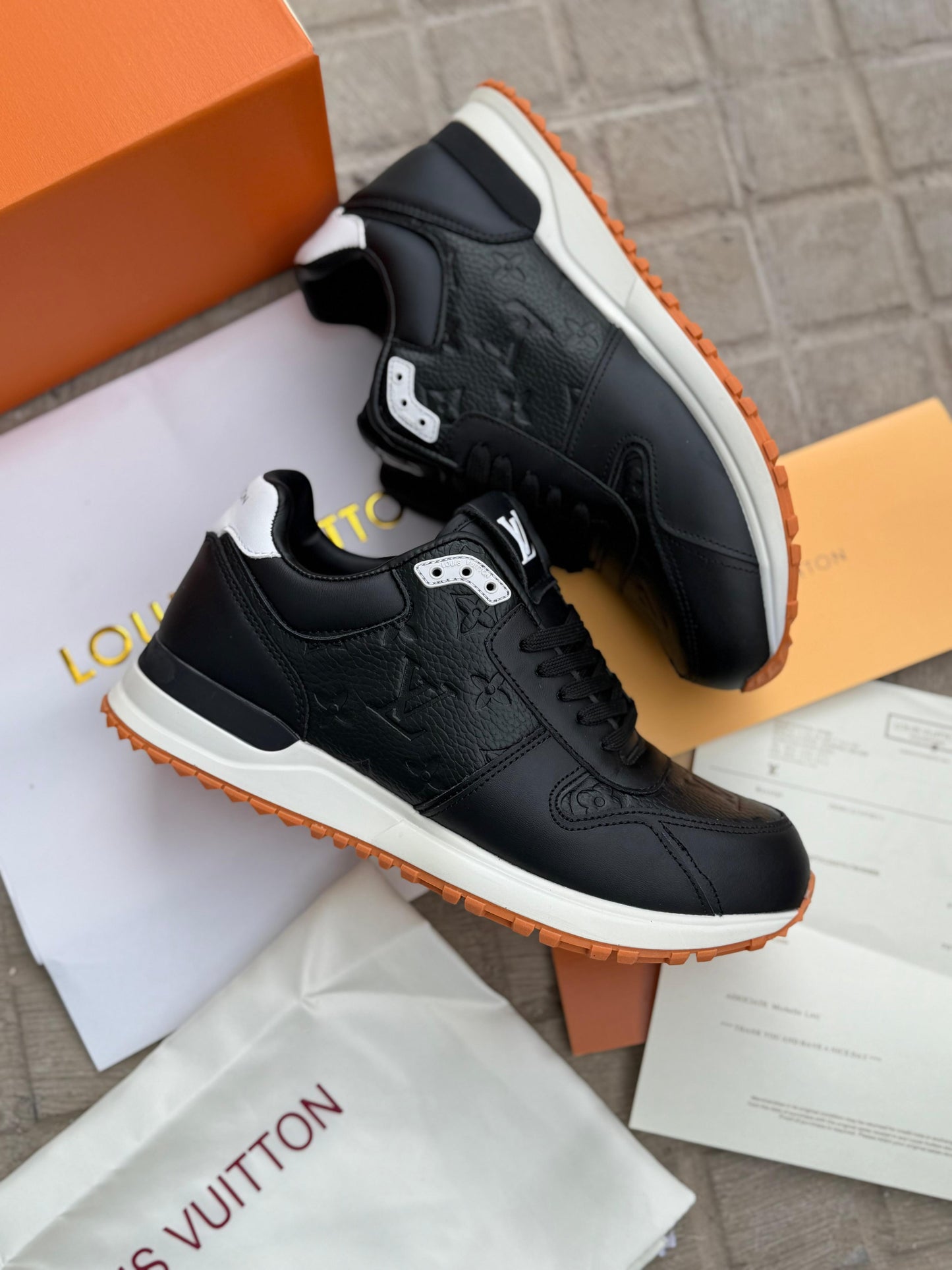 LV Run Away negras detalles blancos