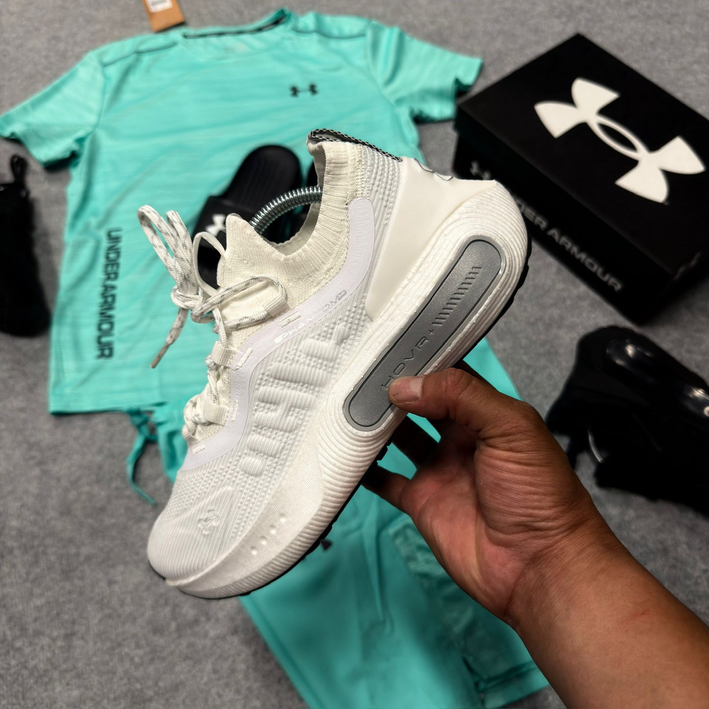 Under Armour blancas detalles negros