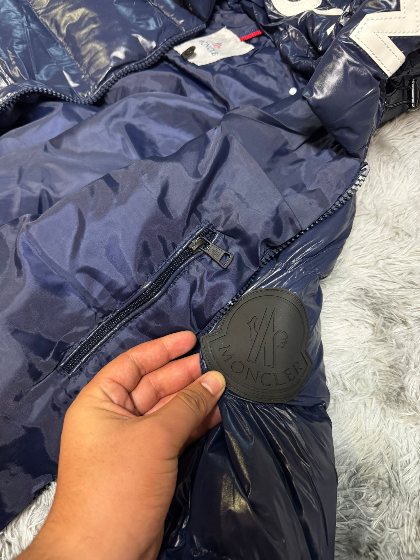 Chaqueta moncler azul marino logo blanco