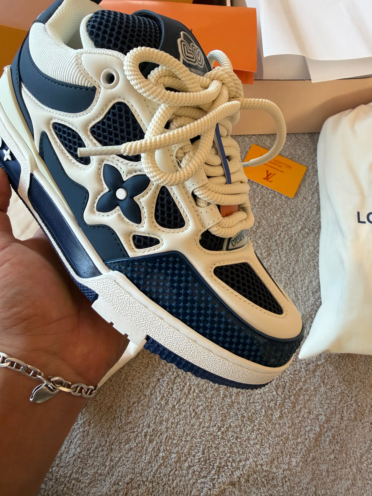 LV Skate blanca y azules