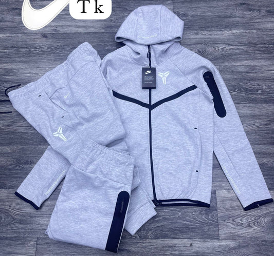 Nike tech x mamba gris logo blanco