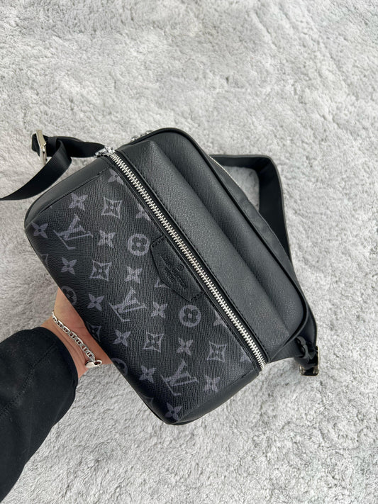 BANDOLERA LV negra logos grises