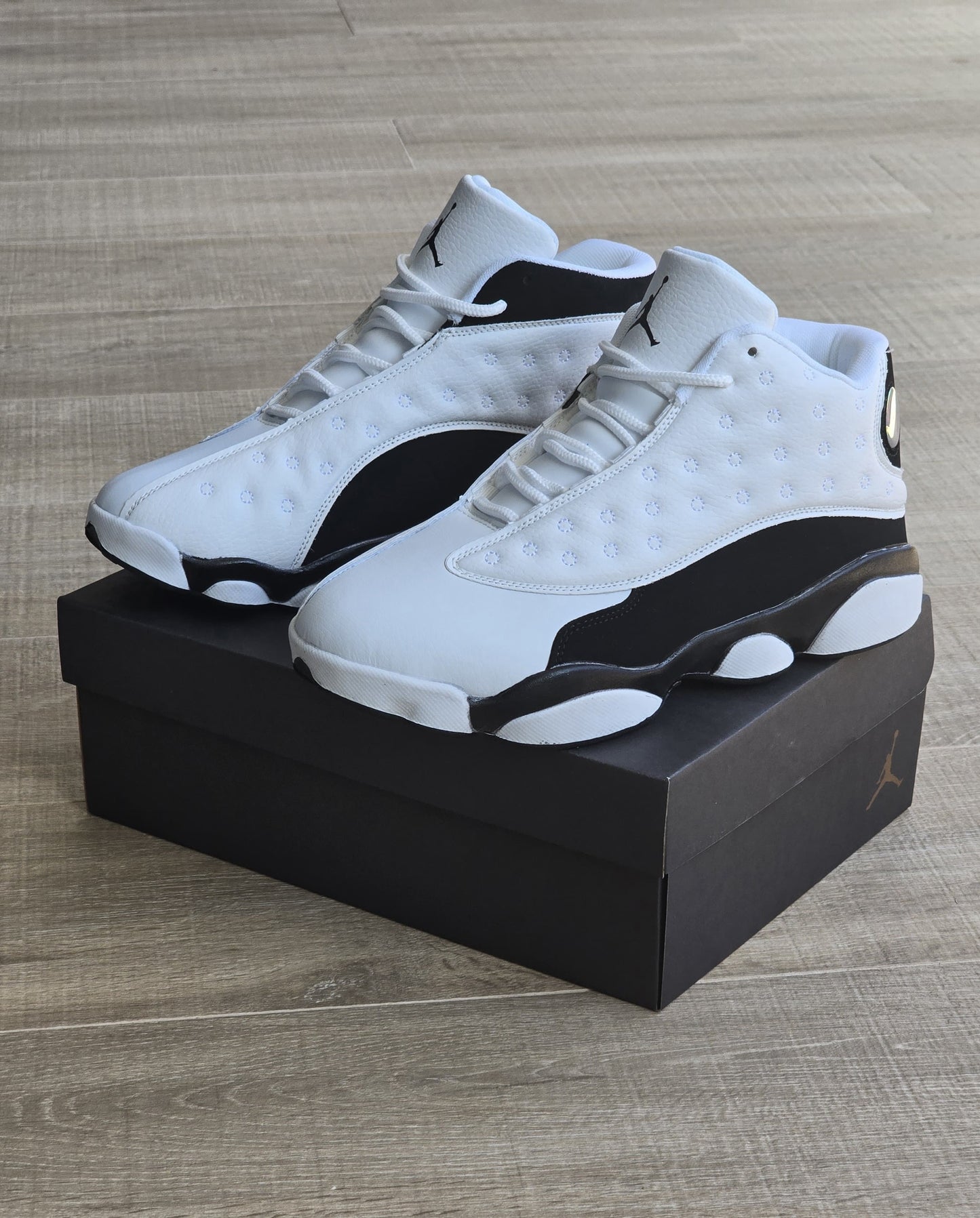 Jordan 13 blanca suela negra