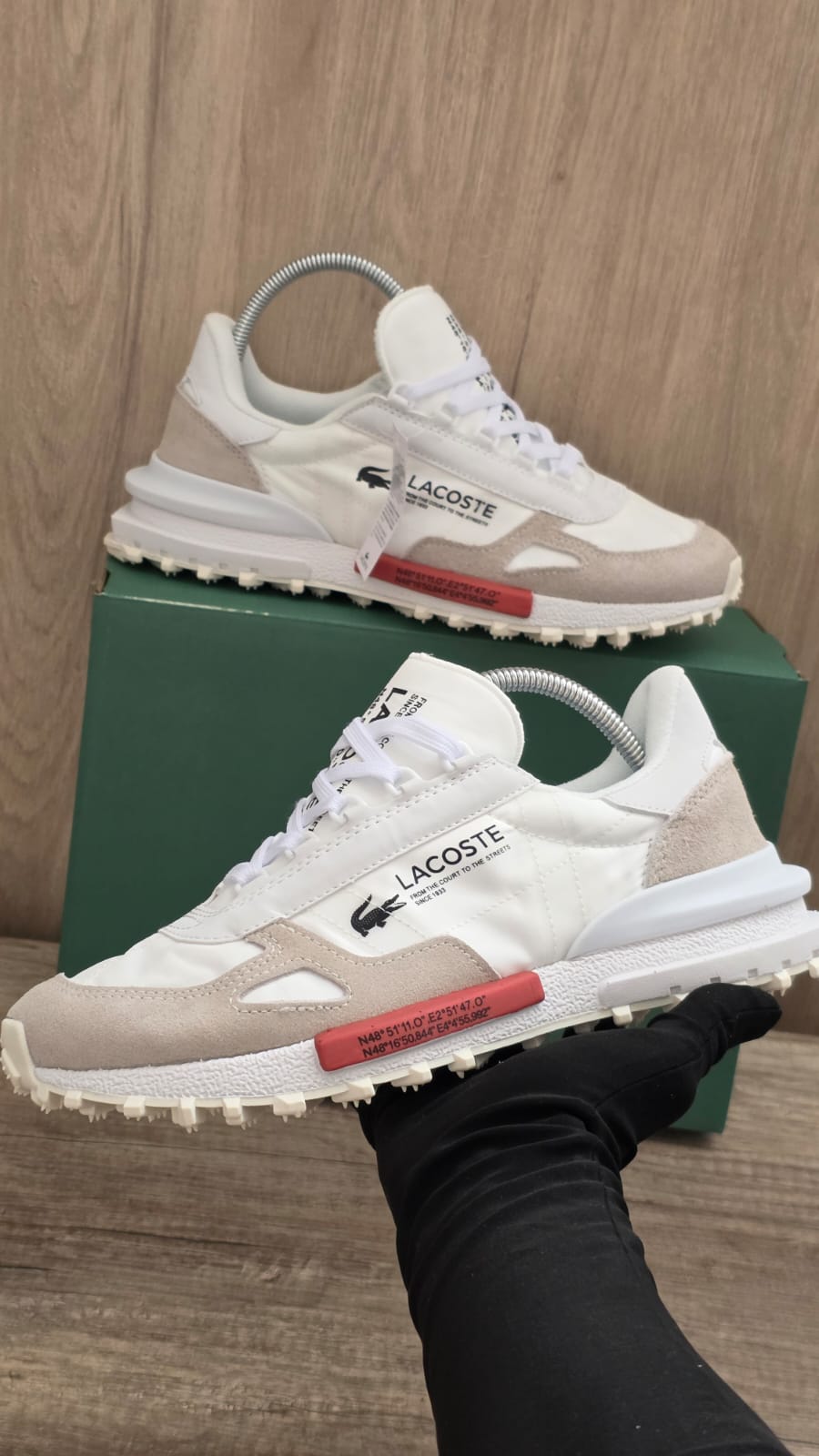 Lacoste blanca con rojo