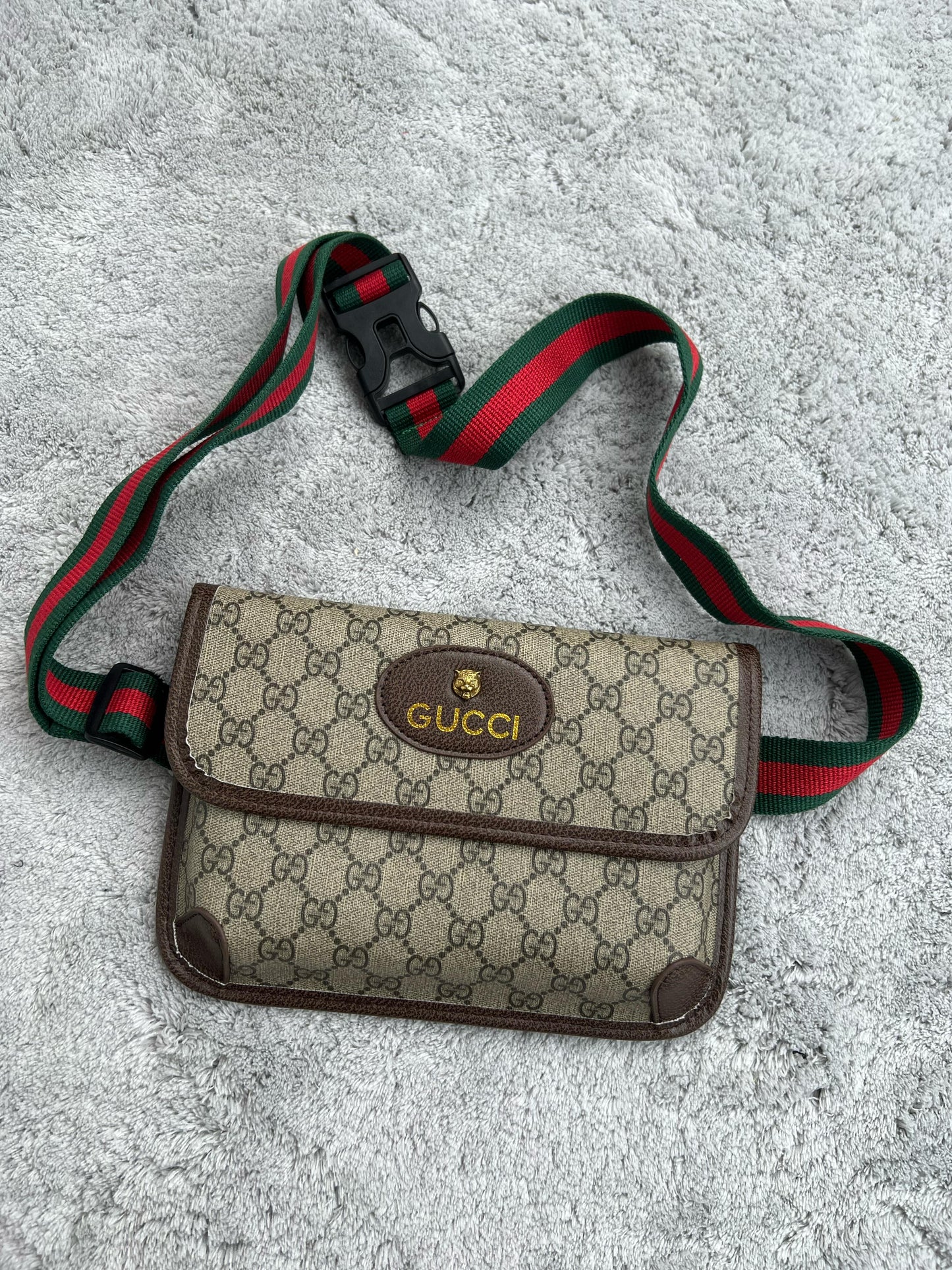 BANDOLERA GUCCI marron logo dorado correa verde y roja