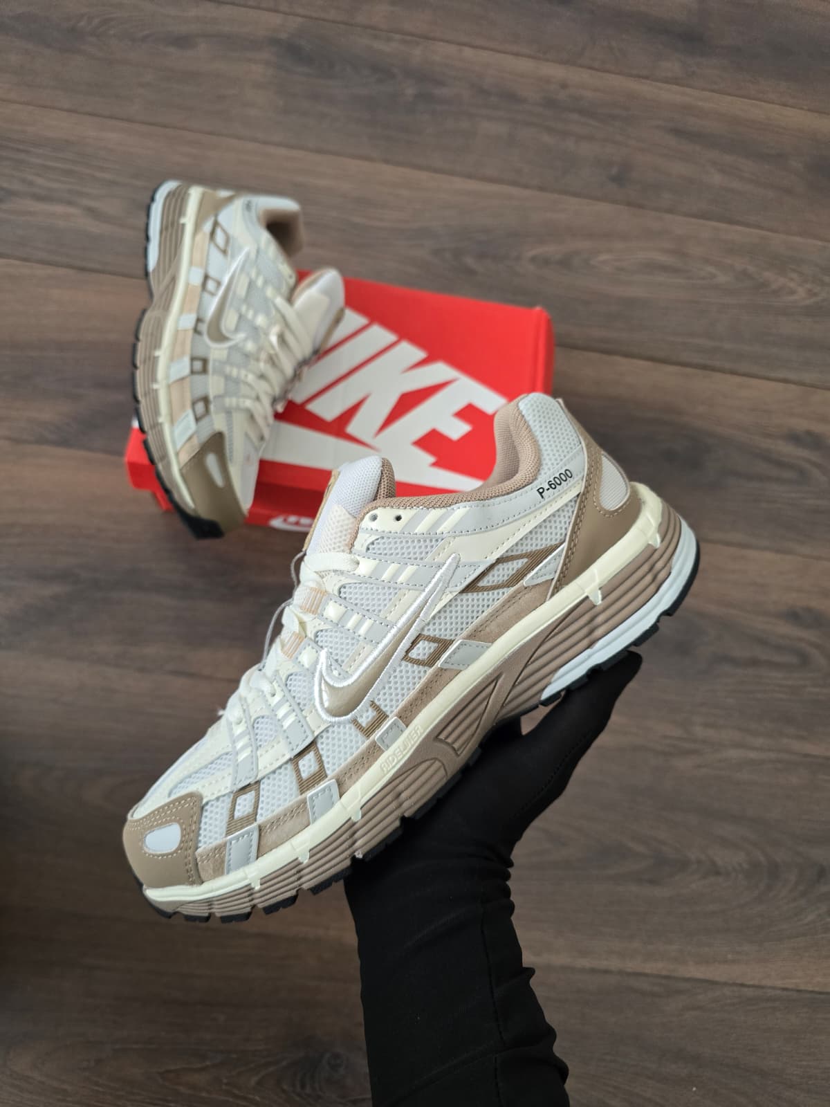 Nike p-6000 blanca oro