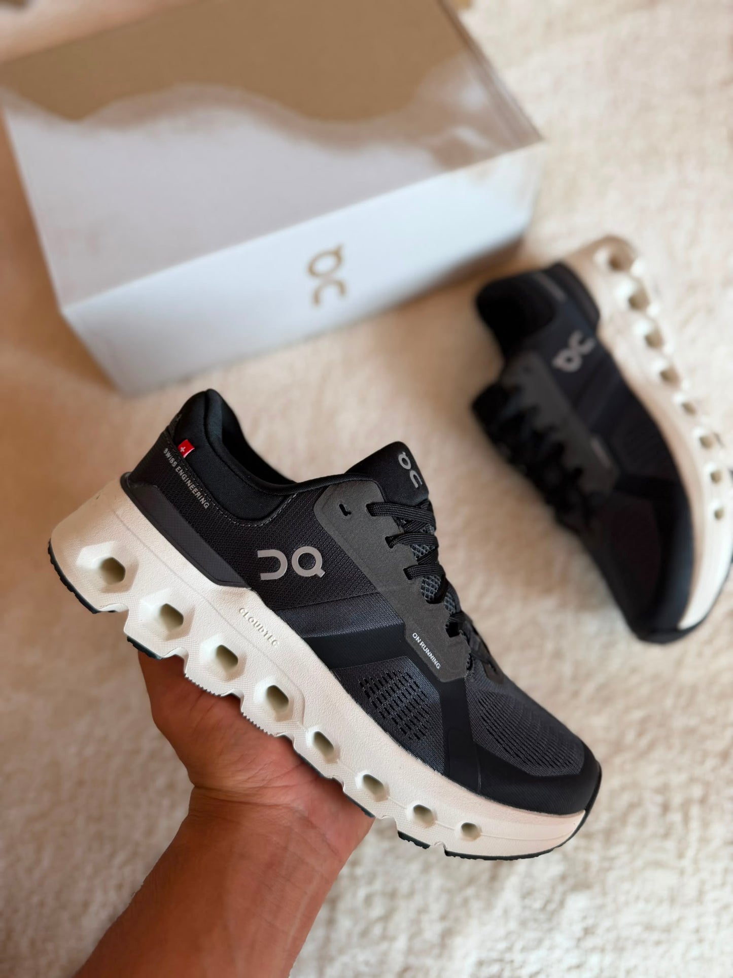 Zapatillas On Running CLOUDTILT negro logo gris detalles blancos
