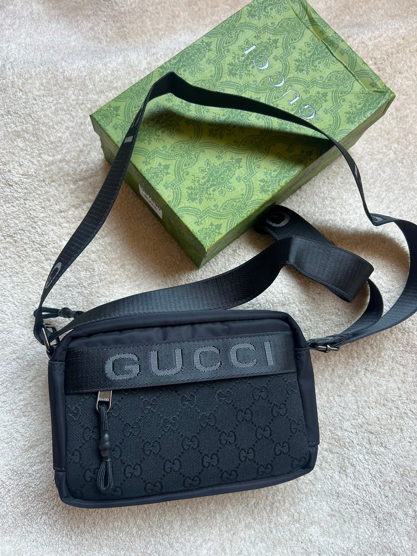 Bandolera Hombre Gucci negro detalles negros
