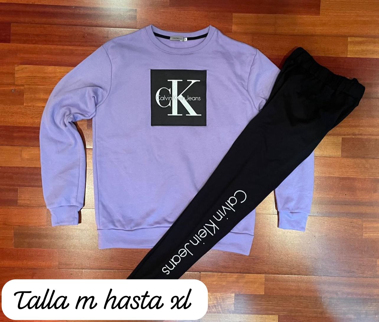 Chandal calvin klein morado logo negro y blanco