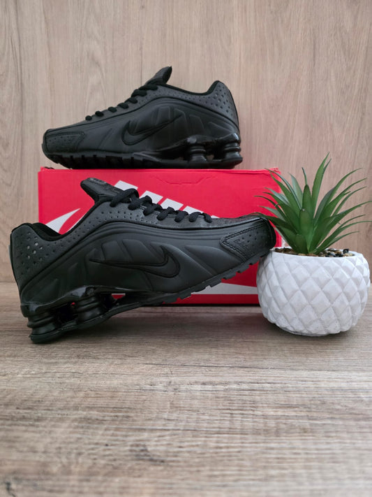 Shox r4 negra