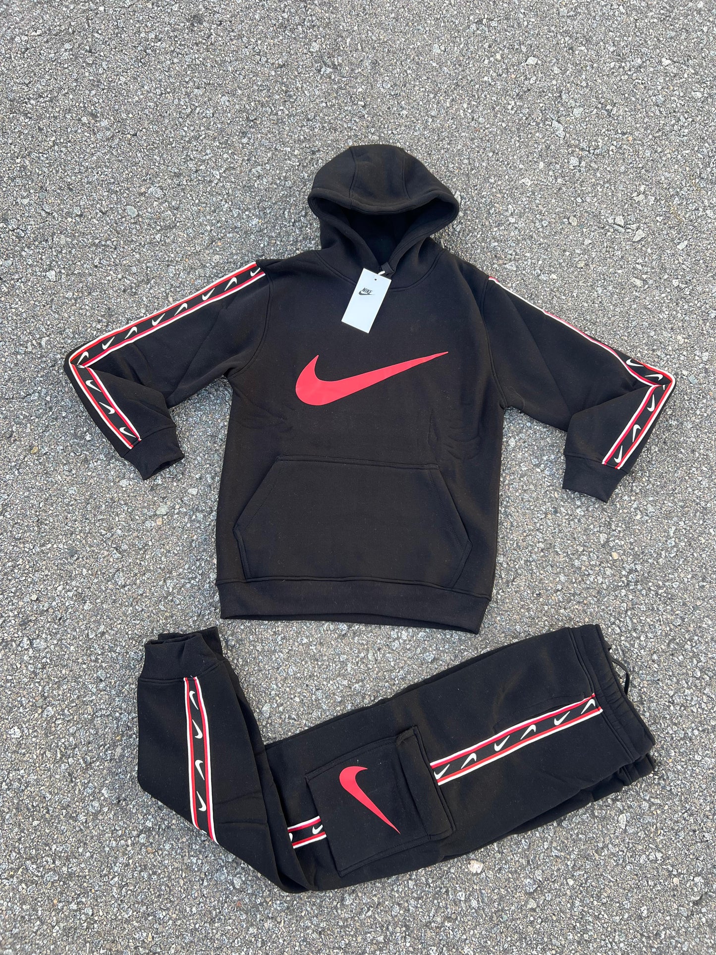 Chandal nike negro logo rojo linea rojas