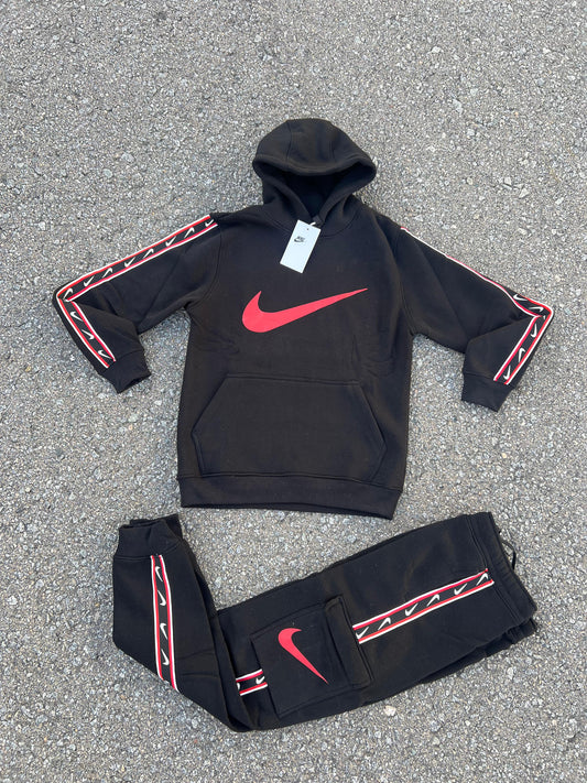Chandal nike negro logo rojo linea rojas