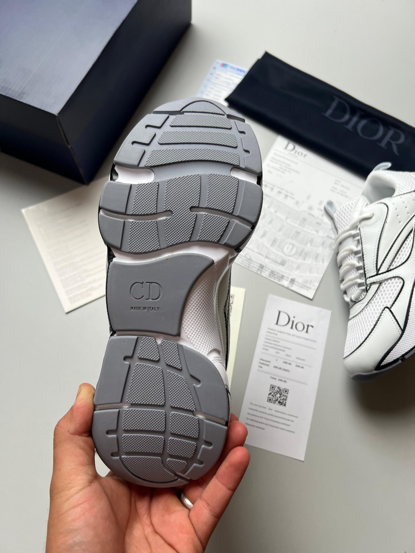 Dior B22 blancas lineas negras brillantes detalles grises