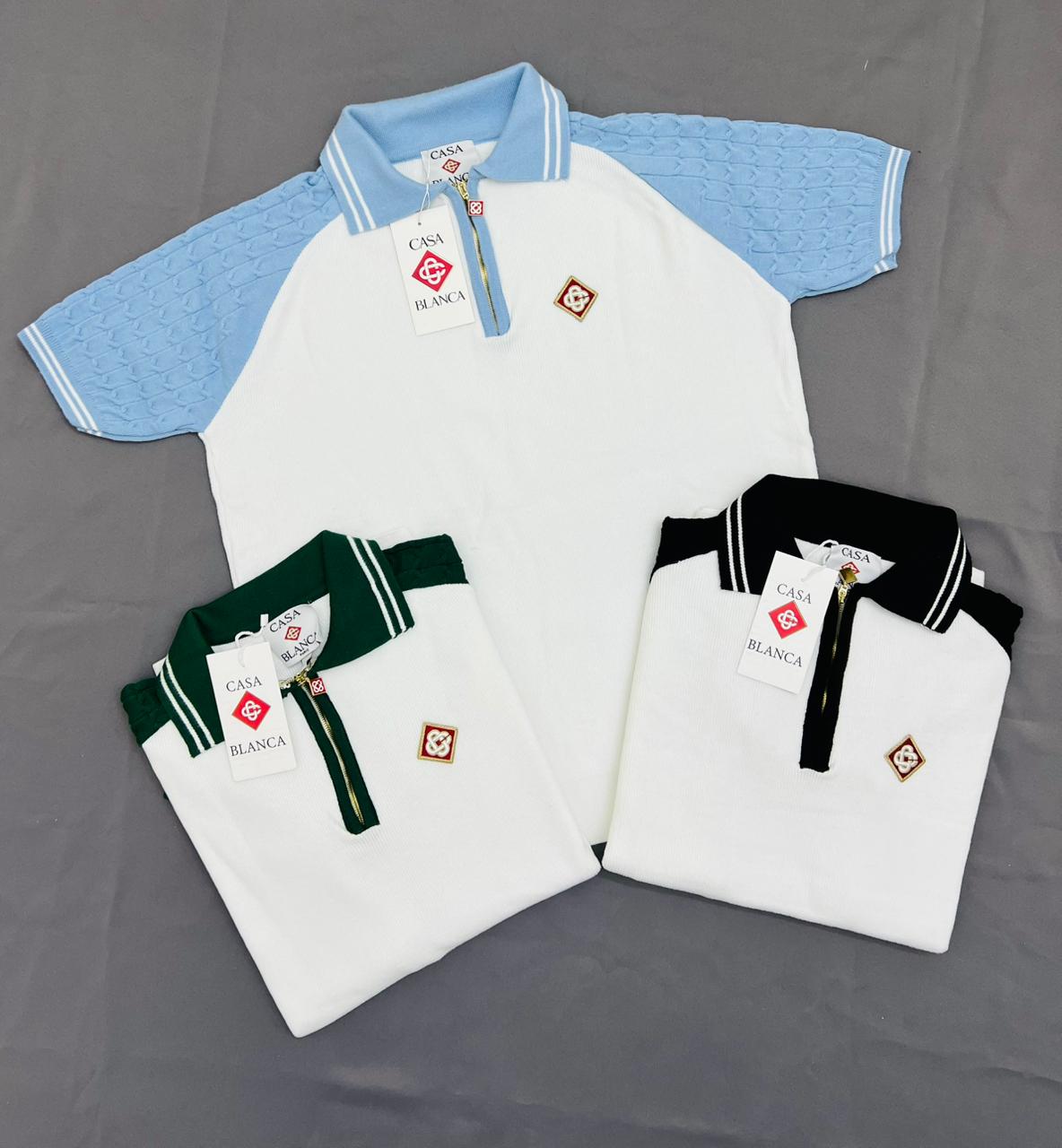 Camiseta Casablanca blanco y azul logo rojo y blanco contorno dorado
