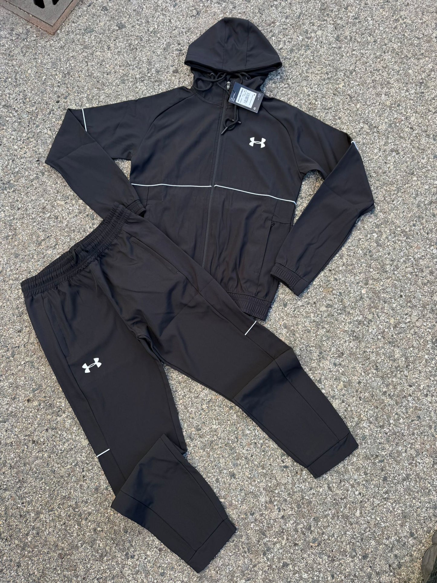 Chandal Under Armour negro logo blanco