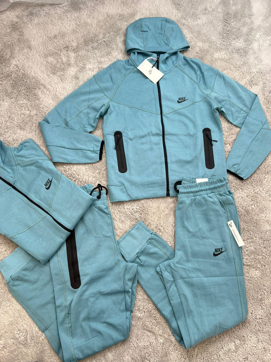 Nike tech azul logo negro