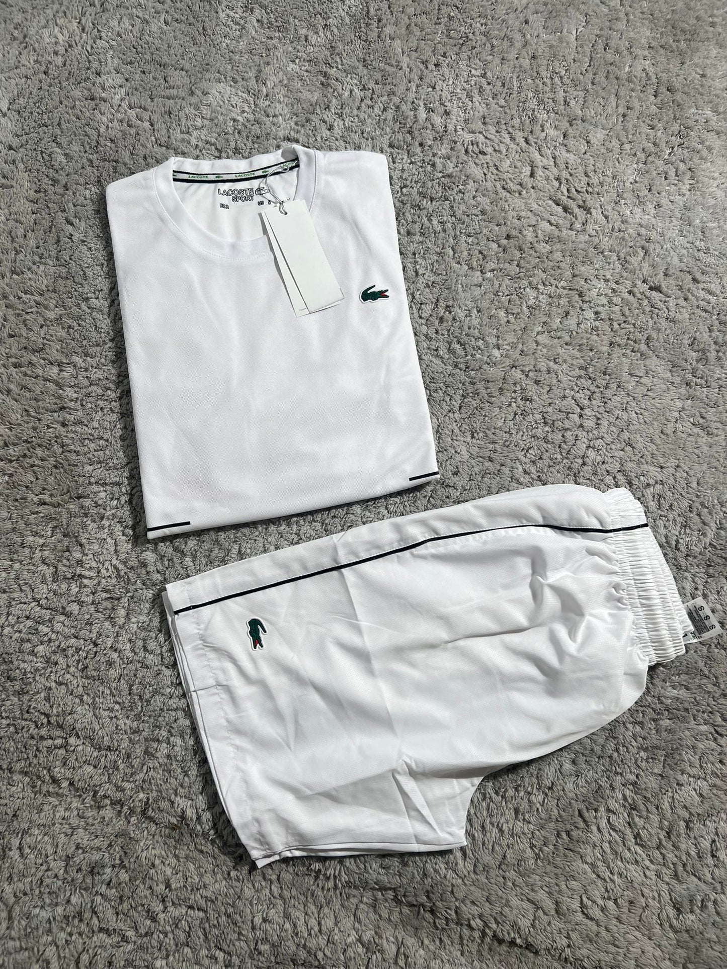Conjunto corto lacoste blanco logo verde logo en espalda