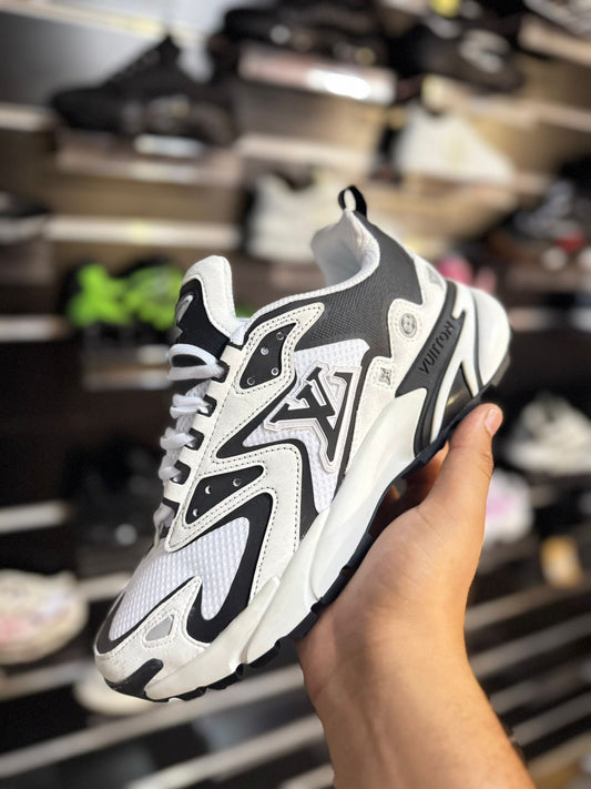 LV tatic blancas y negras