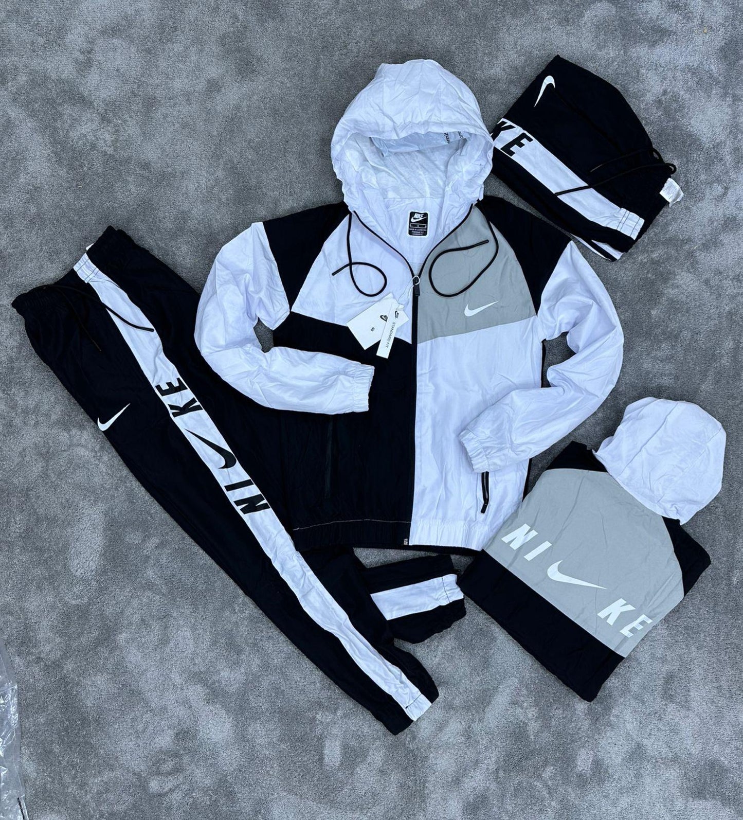 Chandal Nike blanco gris y negro logo blanco