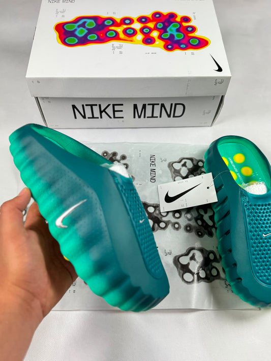 Nike Mind 001 azul degradado logo plateado