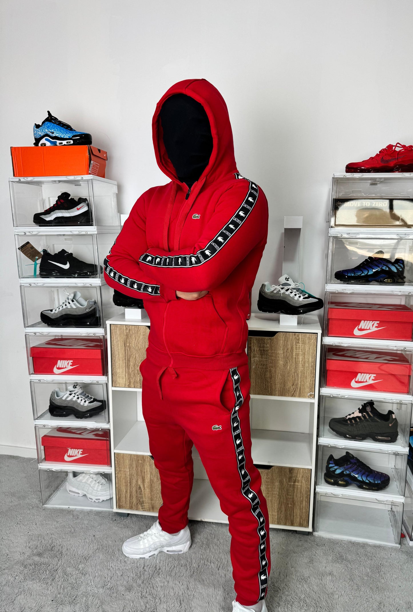 Chandal Lacoste rojo tiras negra logo verde