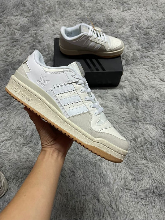 Adidas Forum blancas y crema
