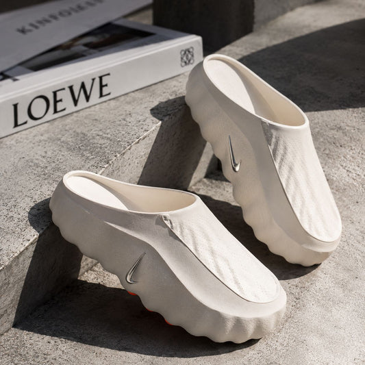NIKE CALM MULE BEIGE LOGO PLATEADO