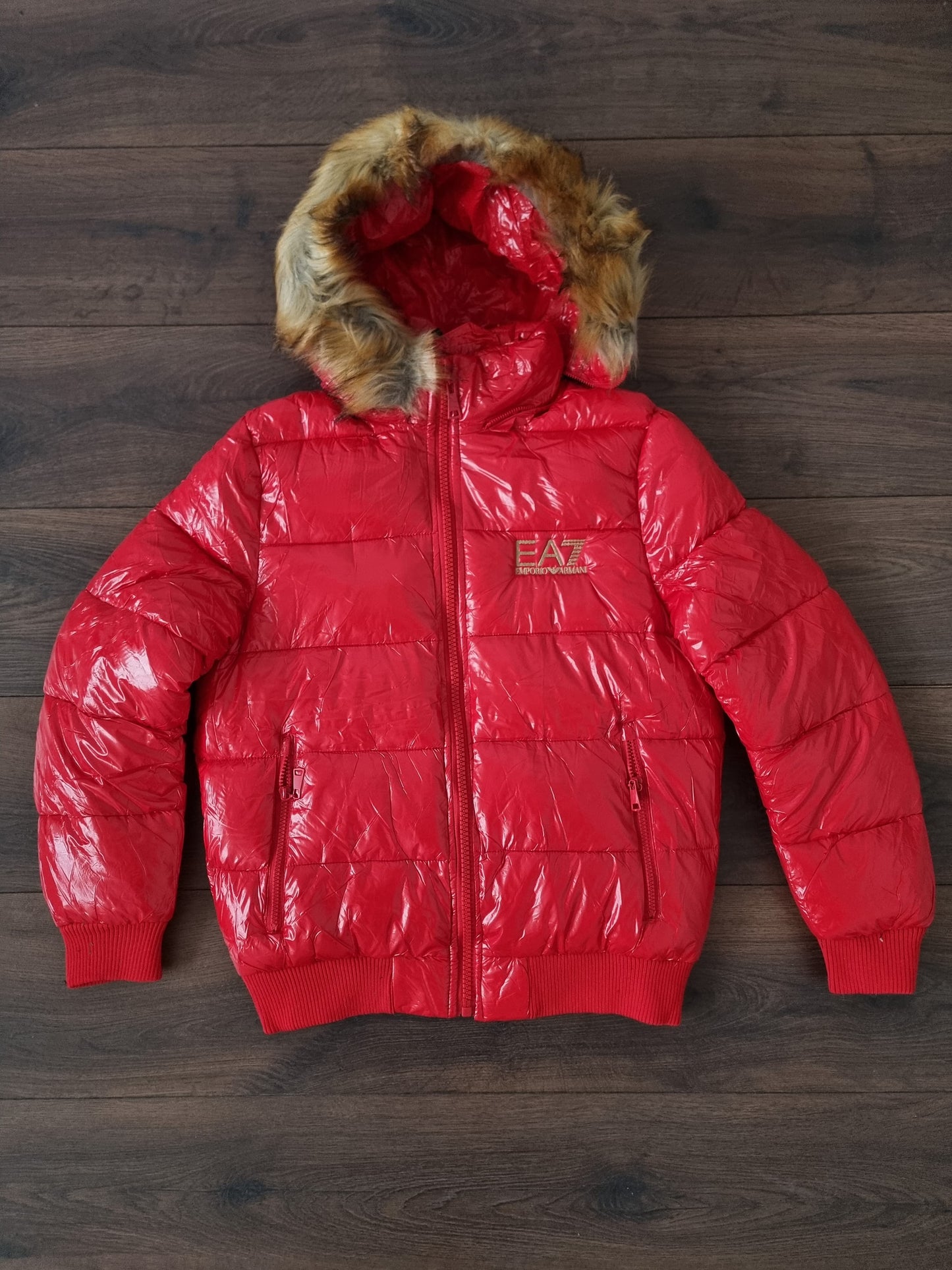 Abrigo gorro emporio rojo